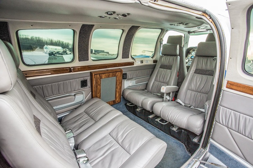 cabina Beechcraft Baron 58